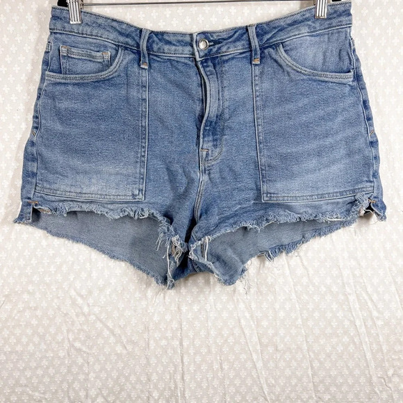Good American High Rise Cut Off Shorts - Picture 2 of 5